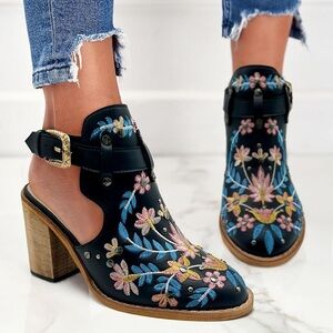 Floral Embroidered Black Chunky Heeled Sandals Boots Shoes Women’s Size 7